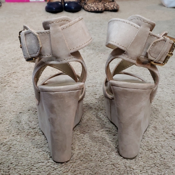 Shoes - Picture 4 of 4